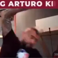 VIDEO| Rompió audífonos y teclado: Arturo Vidal estalló por el increíble gol que falló La Roja ante Ecuador