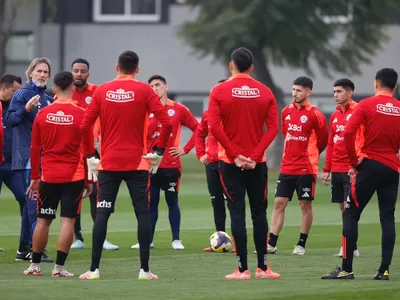 ¿Cuidarse o dejarlo todo? Los 6 jugadores de La Roja que están a una amarilla de perderse el duelo ante Bolivia