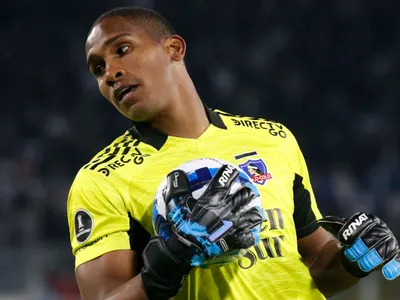 Es oficial: Omar Carabalí definió su futuro tras terminar contrato con Colo-Colo