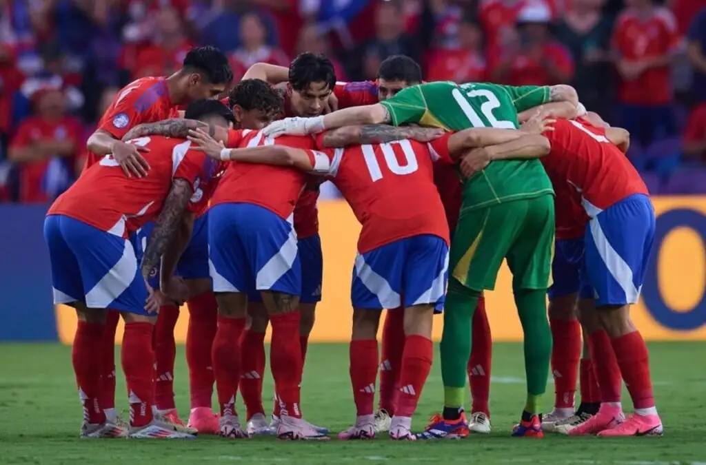 La Selección Chilena deberá buscar un nuevo capitán ante la ausencia de Mauricio Isla.