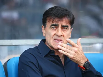Tres nombres en carpeta: Revelan al DT que maneja Colo-Colo para reemplazar a Gustavo Quinteros