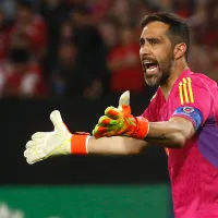 Se armó la polémica: El nuevo antecedente que se destapó sobre la marginación de Claudio Bravo por parte de Berizzo a La Roja