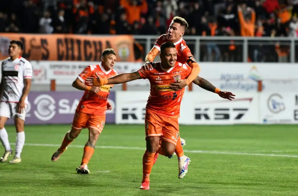 Javier Parraguez aportó un doblete en el triunfo de Cobreloa sobre Deportes Copiapó.