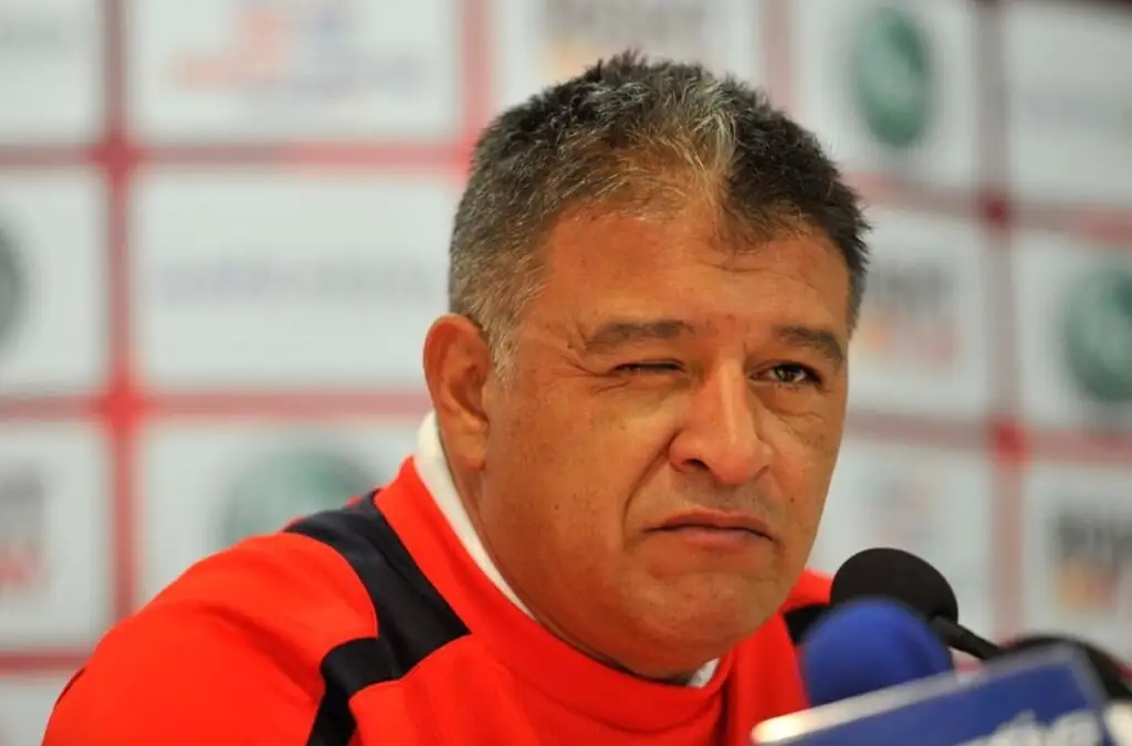 Claudio Borghi confirmó que tiene una oferta para dirigir en el fútbol chileno.