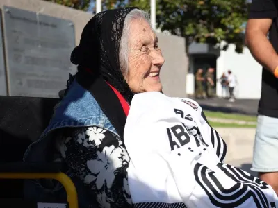 De la radio al estadio: El gran gesto del plantel de Colo-Colo con la Abuelita Alba