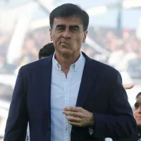 Uno menos para Gustavo Quinteros: Jugador pretendido por Colo-Colo firma por club europeo