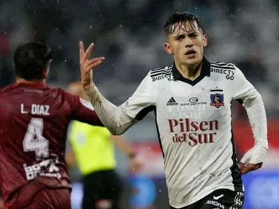 Así reaccionó Twitter tras el golazo de Pablo Solari y su similitud con el tanto que salvó a Colo-Colo del descenso
