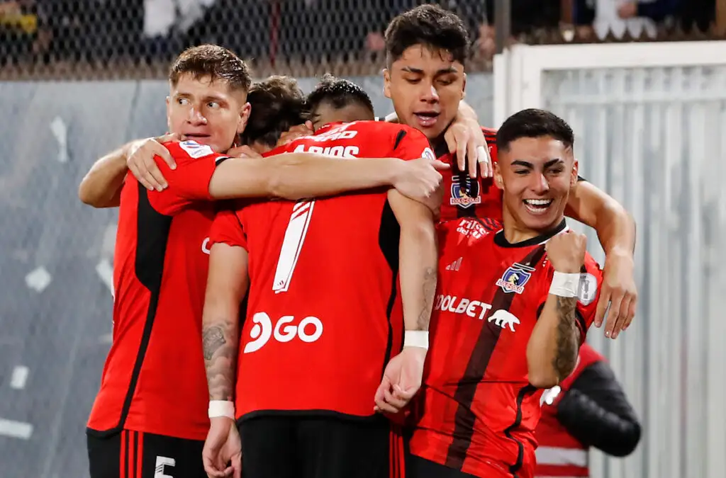 Gustavo Quinteros reconoció sondeos por jugadores jóvenes de Colo-Colo.