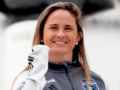 Oficial: Colo-Colo presentó a Tatiele Silveira como la sucesora de Luis Mena en el banco del plantel femenino