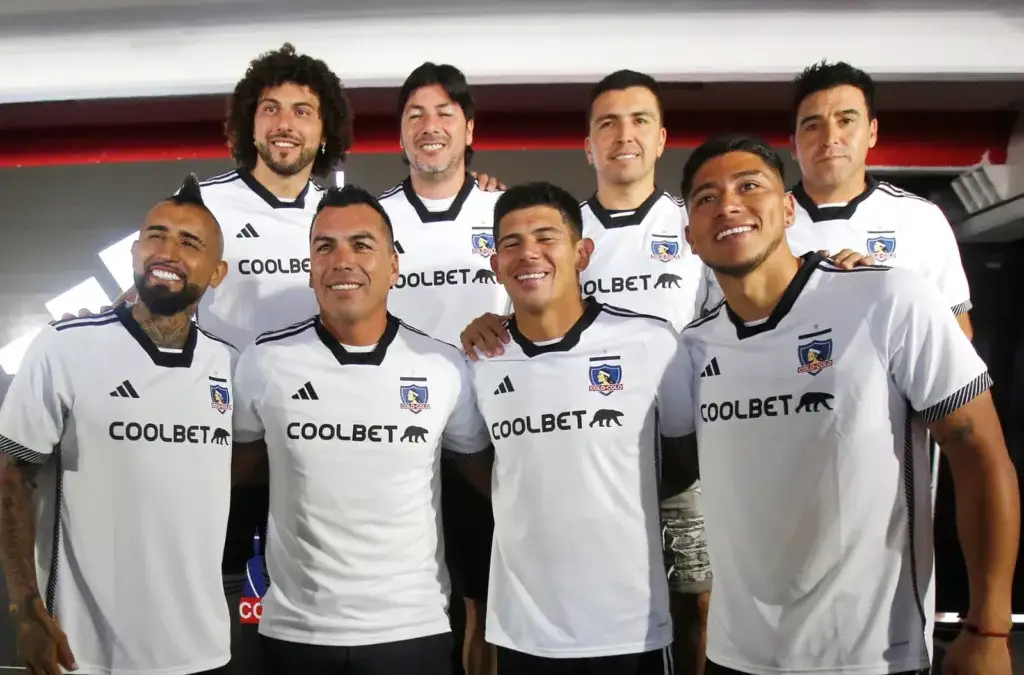 Colo-Colo presentó su camiseta titular del 2024 hace unas semanas.