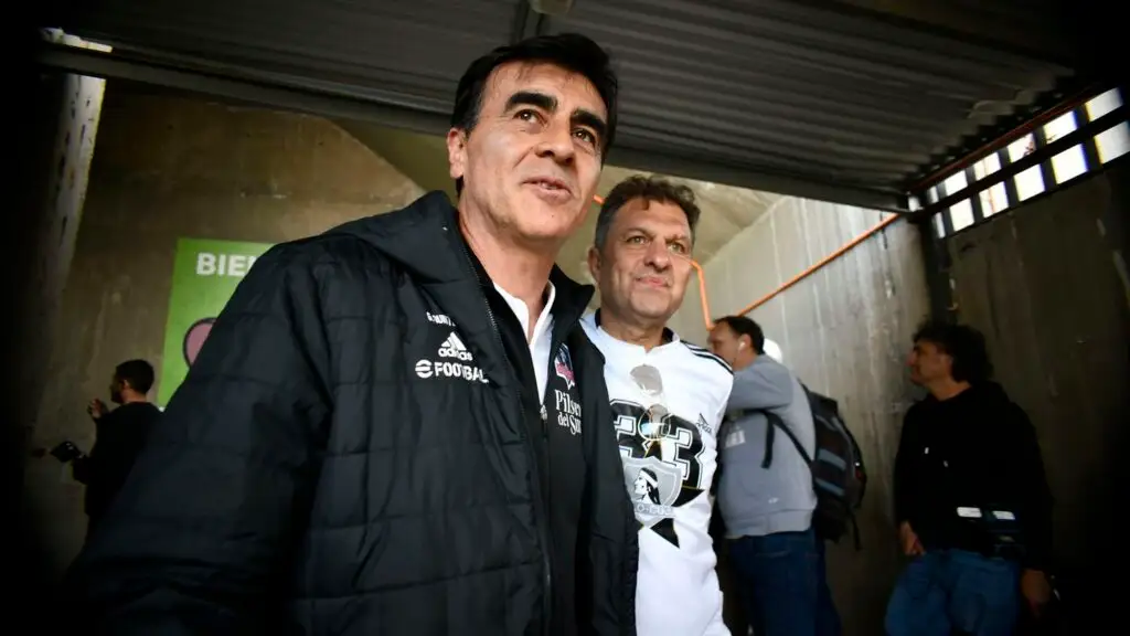 Aníbal Mosa le exigió ser campeón a Gustavo Quinteros.