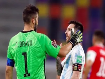Alista su arribo: Claudio Bravo define su futuro y se reencontraría con Lionel Messi