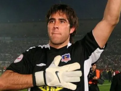 ¿Posible retorno? Desde España advierten de un posible regreso de Claudio Bravo a Colo-Colo