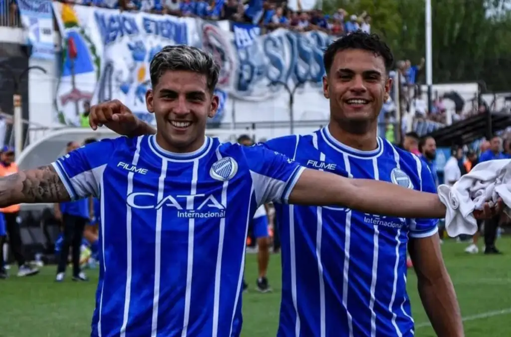 Hernán López Muñoz (a la izquierda) estará disponible para enfrentar a Colo-Colo.