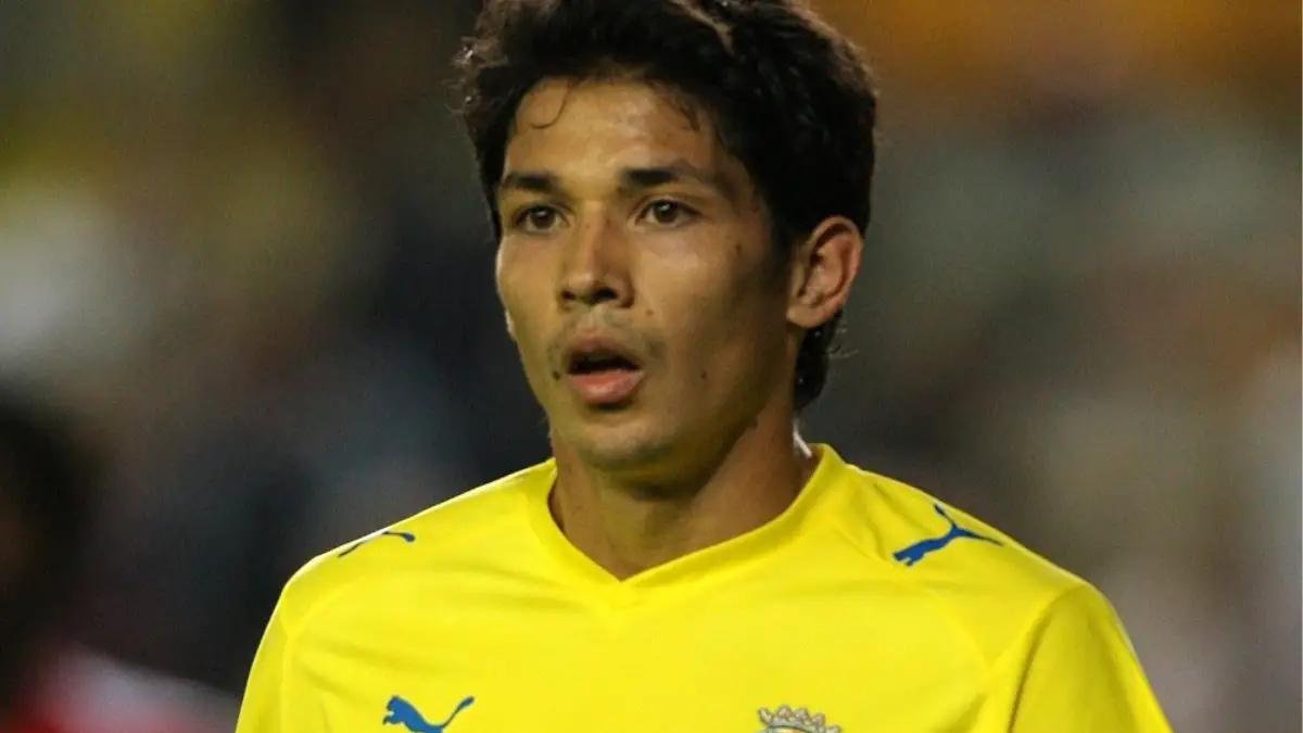 Matías Fernández con la camiseta de Villarreal.