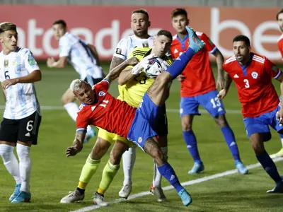 Futbolista titular de La Roja fue liberado y no jugará ante Bolivia