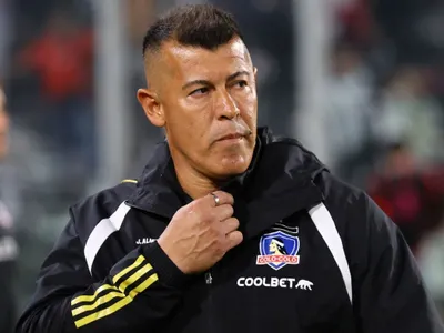 «Jorge Almirón dio el visto bueno»: Aseguran que Colo-Colo se acerca a anhelado refuerzo para 2025