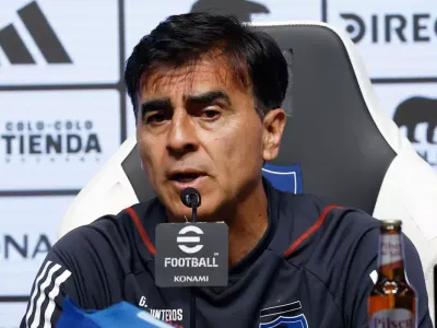 Los dirigirá en Argentina: Gustavo Quinteros ficha por Vélez y se lleva a dos jugadores de Colo-Colo con él