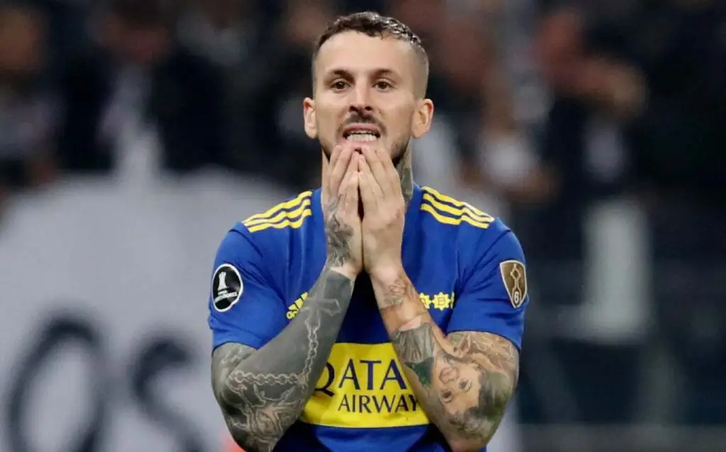 Darío Benedetto podría salir de boca Juniors a mediados de 2024.
