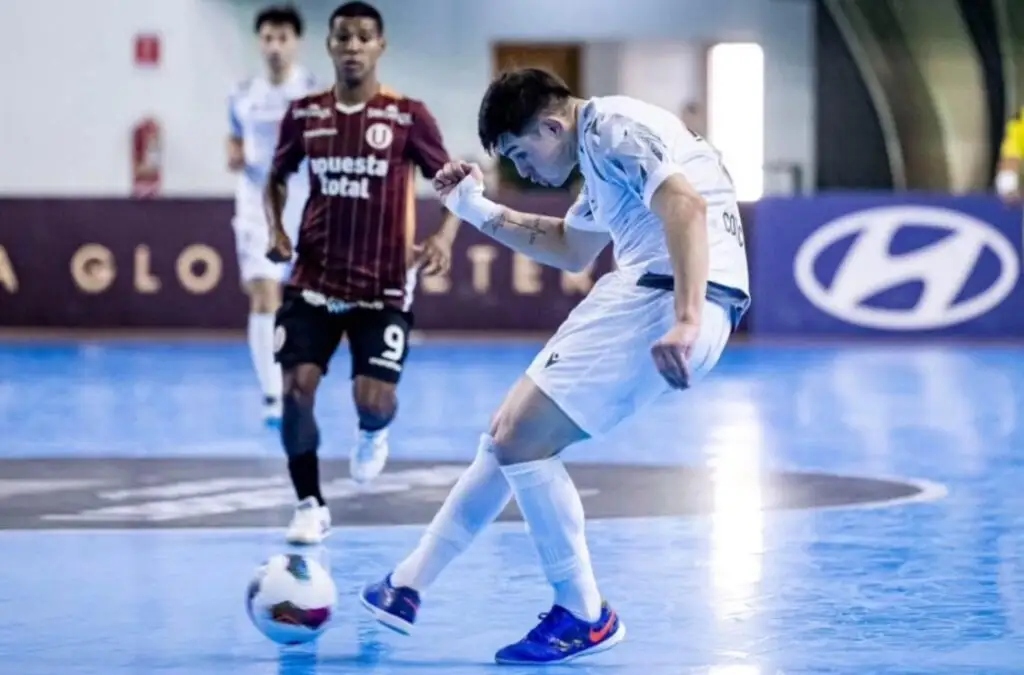 Colo-Colo futsal cayó por 3-0 frente a Universitario de Perú.