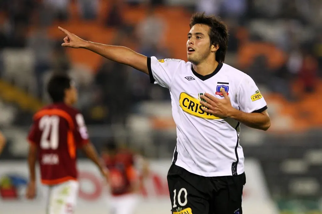 Cristóbal Jorquera celebrando un gol con la camiseta de Colo-Colo en la temporada 2011.