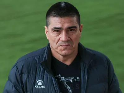 Toby Vega pierde la paciencia y propone a jugador de Colo-Colo para La Roja: «Es el único que se atreve a jugar para arriba»
