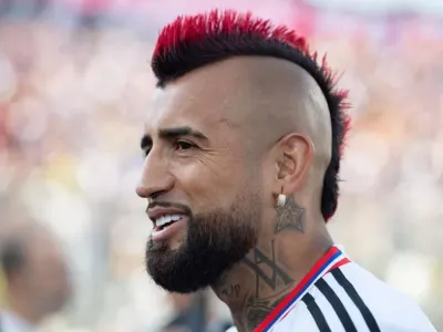 Incertidumbre total: Gigante de América va a la carga por Arturo Vidal ante la lentitud de ByN