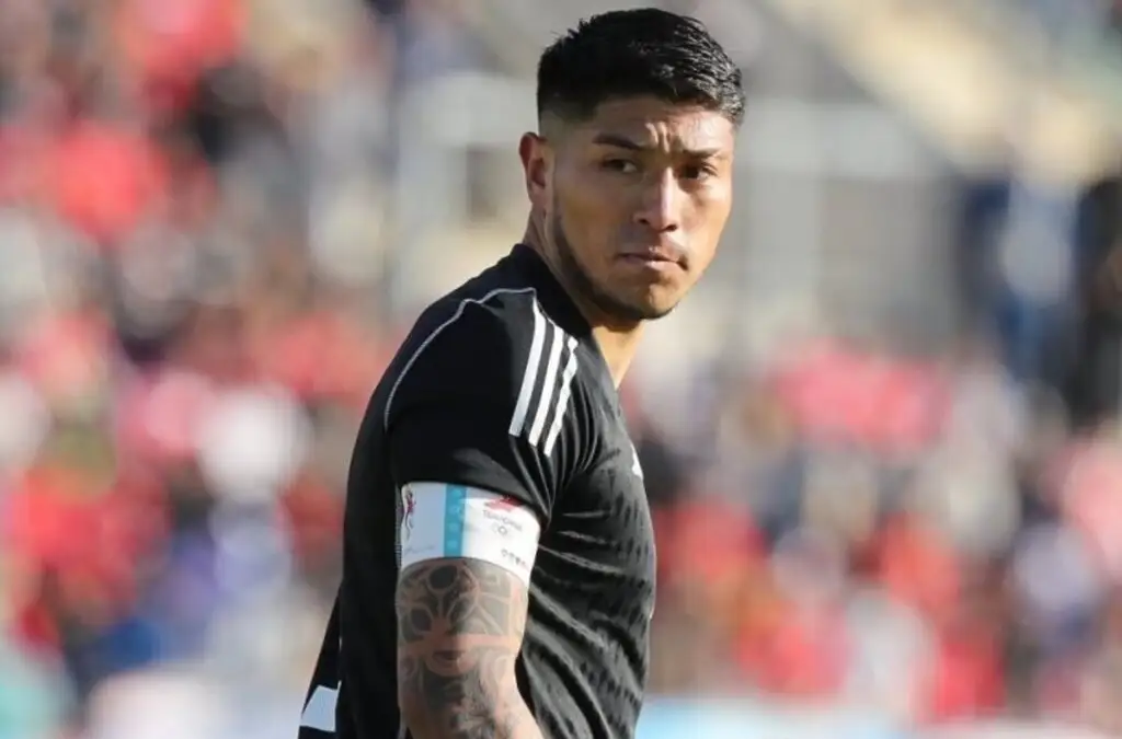 Brayan Cortés con la camiseta de la Selección Chilena.