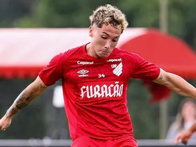 ¿Qué pasó con él? El complejo momento de Luciano Arriagada tras retornar al fútbol brasileño