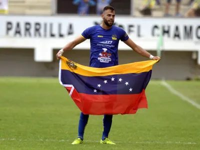 Periodista nacional afirma que Colo-Colo irá a la carga por defensor venezolano