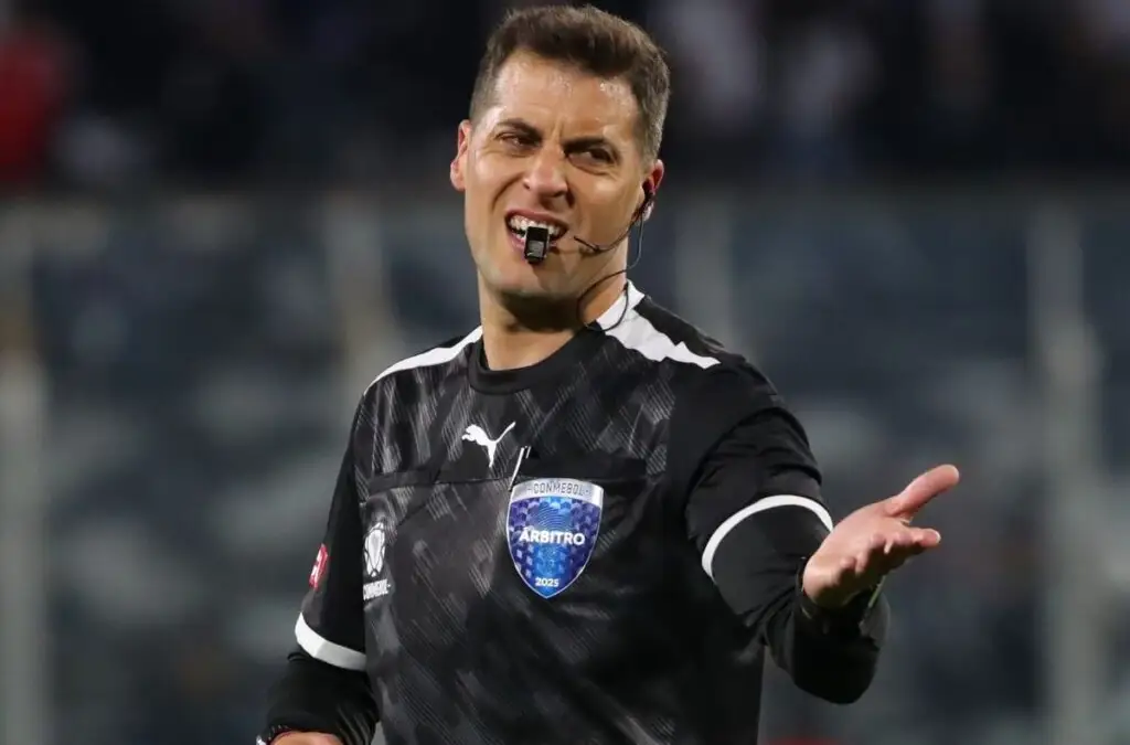 Gustavo Tejera será el juez para el duelo de Colo-Colo frente a Racing Club.