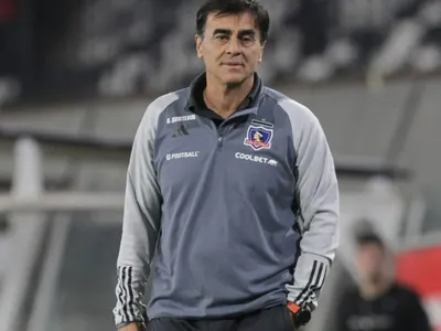 ‘Toby’ Vega se la juega y apunta al posible destino de Gustavo Quinteros tras salir de Colo-Colo: «Es el tipo idóneo»