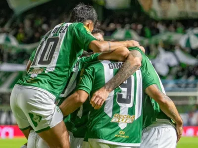 Doblete y el gol de la fecha: Es opción para ser el nuevo delantero de Colo-Colo y la rompe en Argentina
