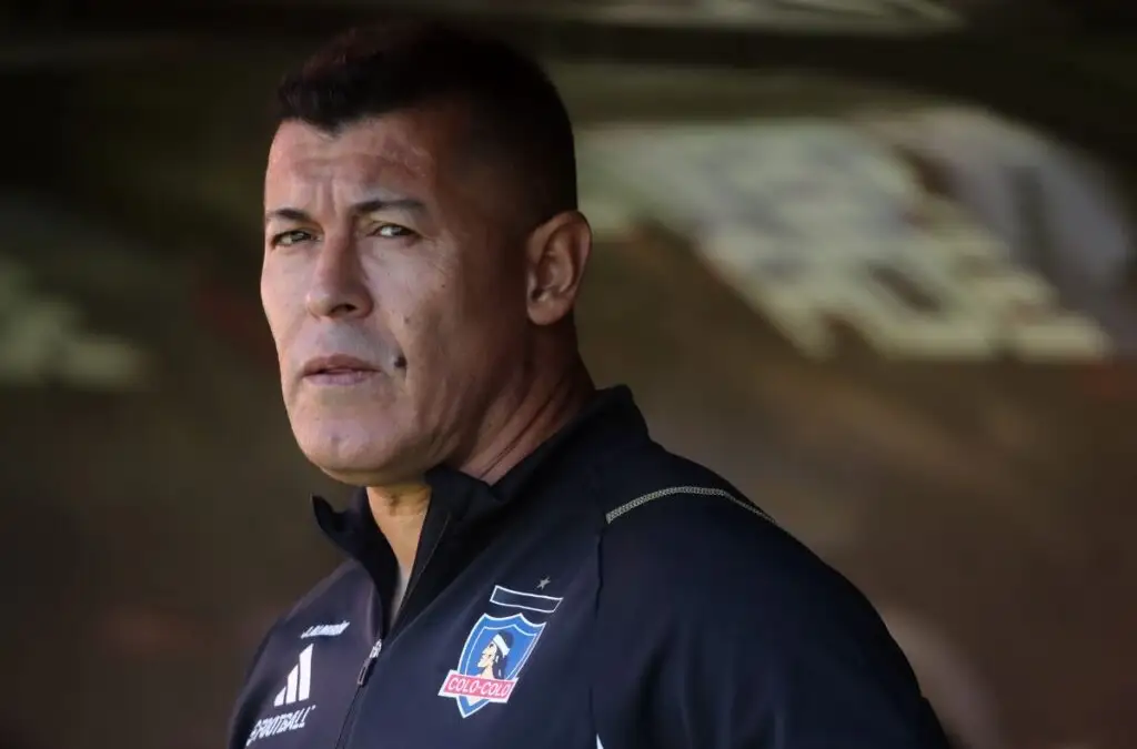 Jorge Almirón estaría viviendo sus últimos días en Colo-Colo.