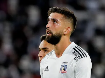 Ya es un hecho: Colo-Colo tomó drástica decisión sobre lesión del defensor argentino Emiliano Amor