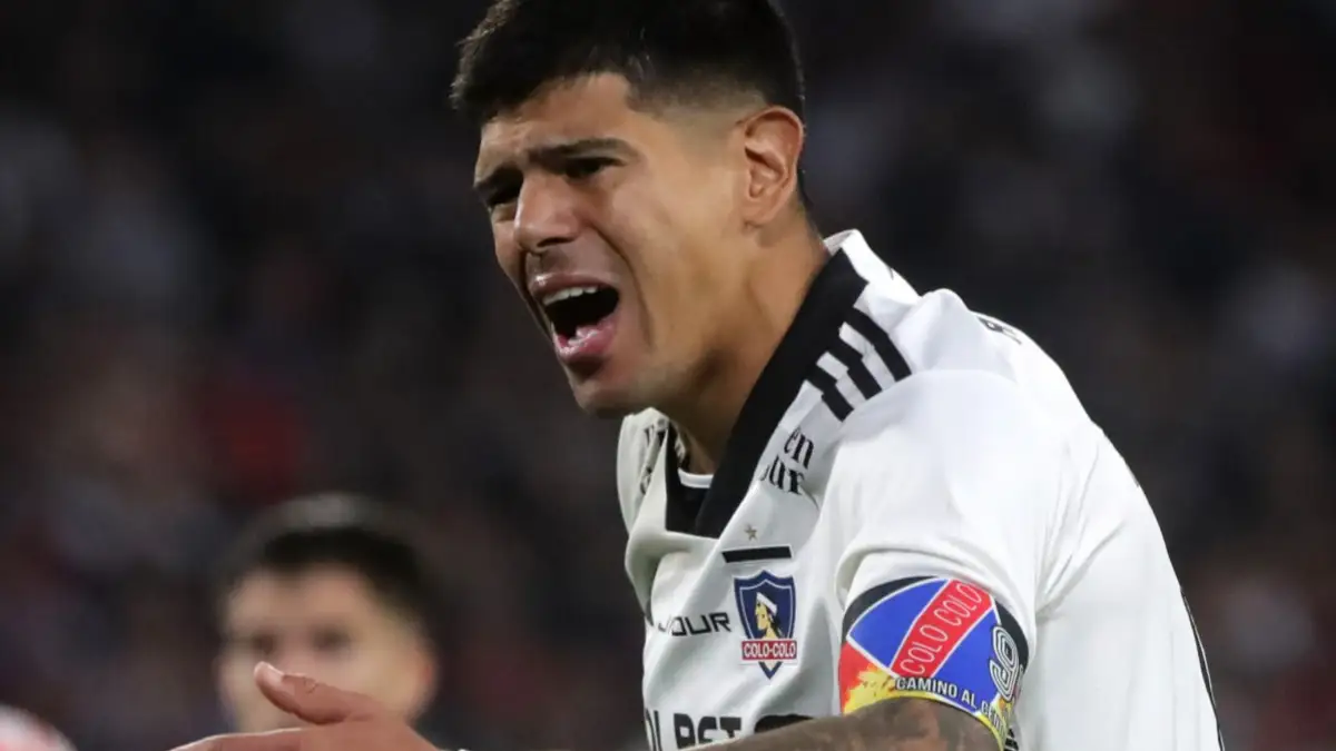 El capitán de Colo-Colo convocó al respeto para los miembros de la “Generación Dorada”.