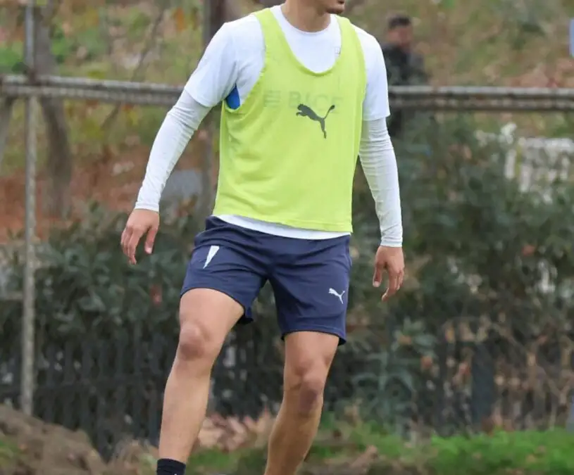 Nicolás Cisternas entrenó con el primer equipo de Universidad Católica.