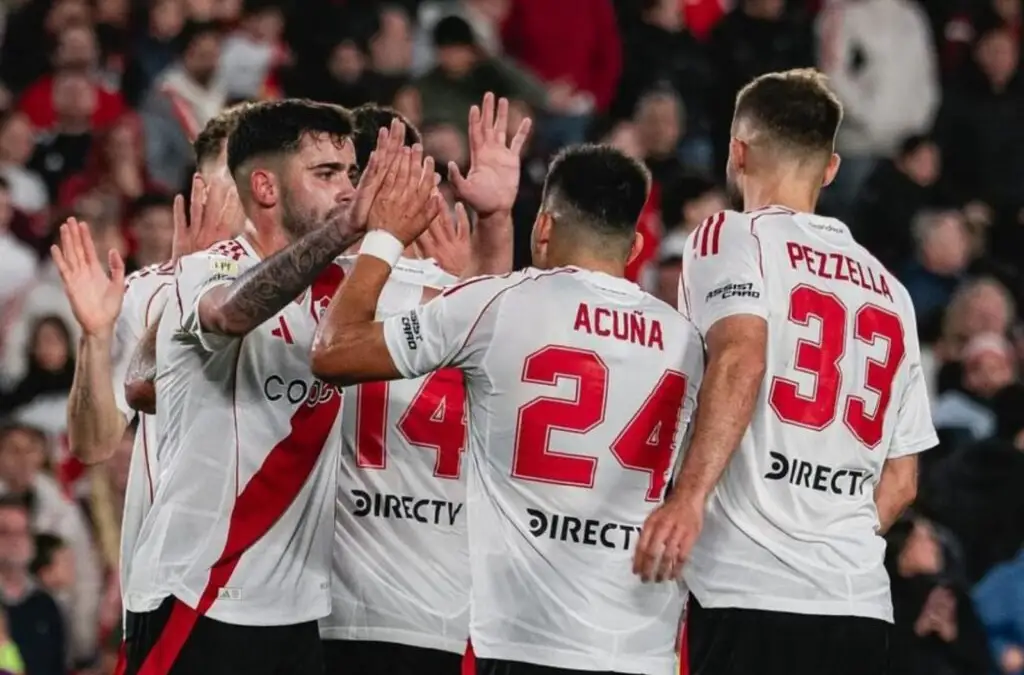 Gustavo Quinteros advirtió a Colo-Colo sobre duelo con River Plate.