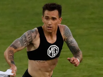 La nueva vida de Pablo Mouche a dos años de dejar Colo Colo: Se relaciona con Esteban Paredes y trabaja en TV