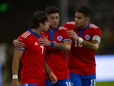 «Venga a ser feliz»: Hinchas piden a ex jugador de La Roja reforzar a Colo-Colo el 2024