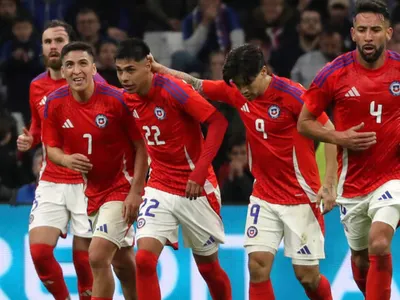 Se sumaría a Claudio Bravo: Descartan minutos para retornado jugador de La Roja en duelo con Perú