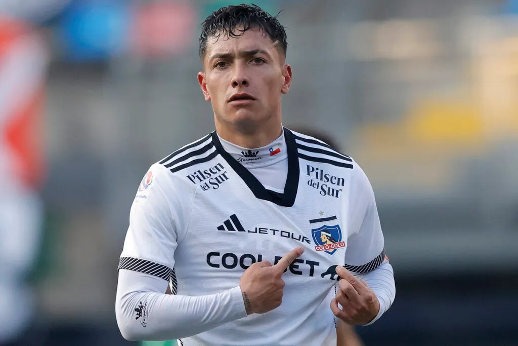 Futbol, Audax Italiano vs Colo Colo.
Fecha 12, campeonato Nacional 2024.
El jugador de Colo Colo Cristian Zavala, izquierda, celebra su gol contra  Audax Italiano durante el partido de primera division disputado en el estadio  Bicentenario La Florida, en Santiago, Chile.
12/05/2024
Felipe Zanca/Photosport

Football, Audax Italiano vs Colo Colo.
12th turn, 2024 National Championship.
Colo ColoÕs player Cristian Zavala, left, celebrates after scoring against  Audax Italiano during the first division match held at the Bicentenario La Florida stadium in Santiago, Chile.
12/05/2024
Felipe Zanca/Photosport
