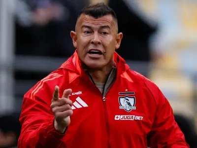 [VIDEO] «Llorón…»: El hostil recibimiento a Jorge Almirón en el duelo de Colo-Colo vs O’Higgins