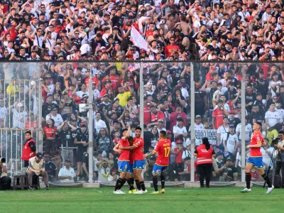 Ex Unión que se refirió al Monumental como «vertedero» reaparece para arremeter contra los hinchas de Colo-Colo