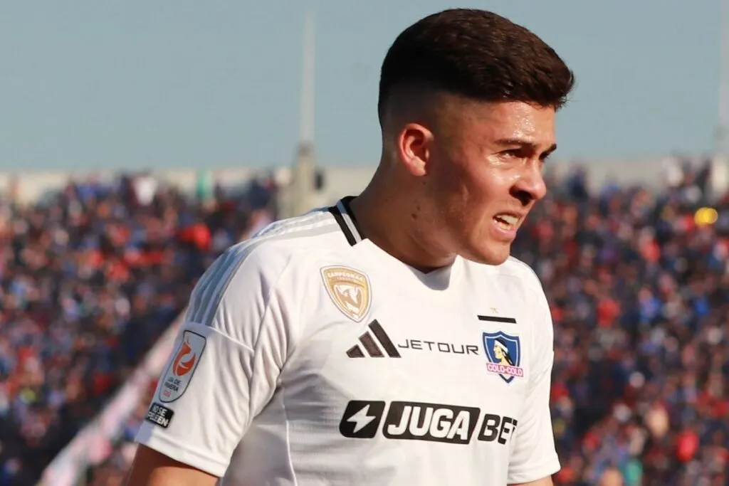 Víctor Felipe Méndez en el Superclásico ante Universidad de Chile.