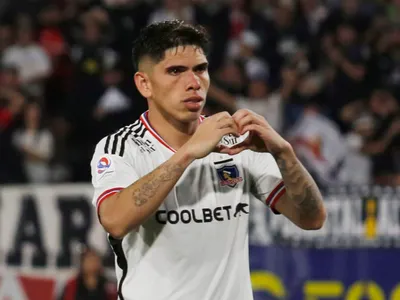 Sonríe Colo-Colo: La abordable estrategia que usaría Blanco y Negro para asegurar la continuidad de Carlos Palacios