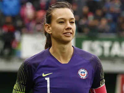Tiane Endler y su etapa clave en el reencantarse con el futbol en Colo-Colo