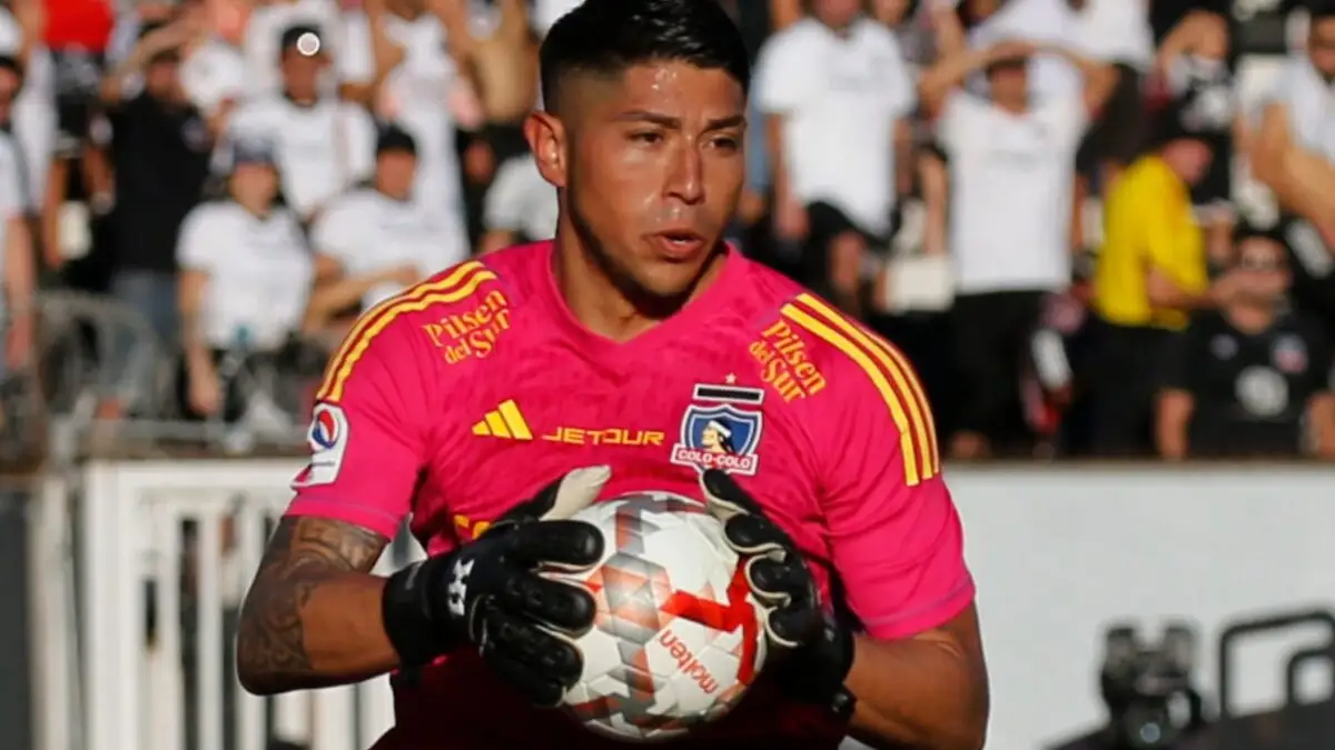 Daniel Arrieta reveló el nombre de la prioridad de Colo-Colo para reemplazar a Brayan Cortés.