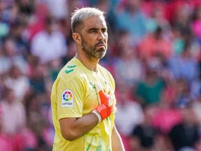 La particular razón por la que Claudio Bravo podría perderse el amistoso entre Colo-Colo y Real Betis