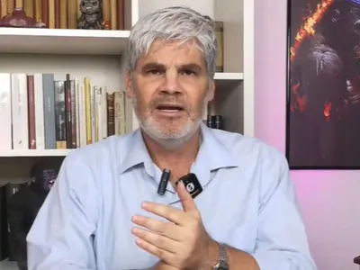 «Está en un momento horrible»: Juan Cristóbal Guarello aborda el oscuro momento que vive jugador de Colo-Colo